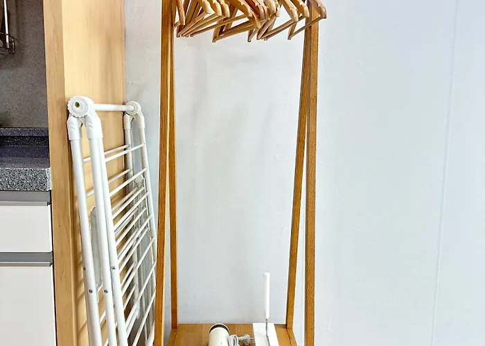 Simple And Cozy Hongik House *