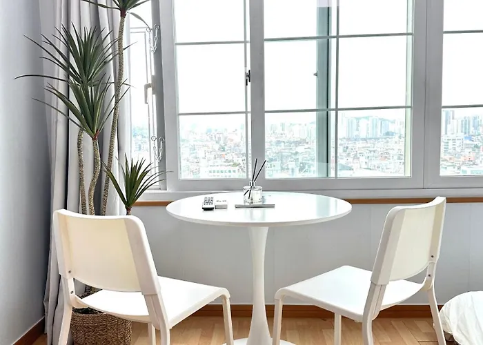 Simple And Cozy Hongik House
